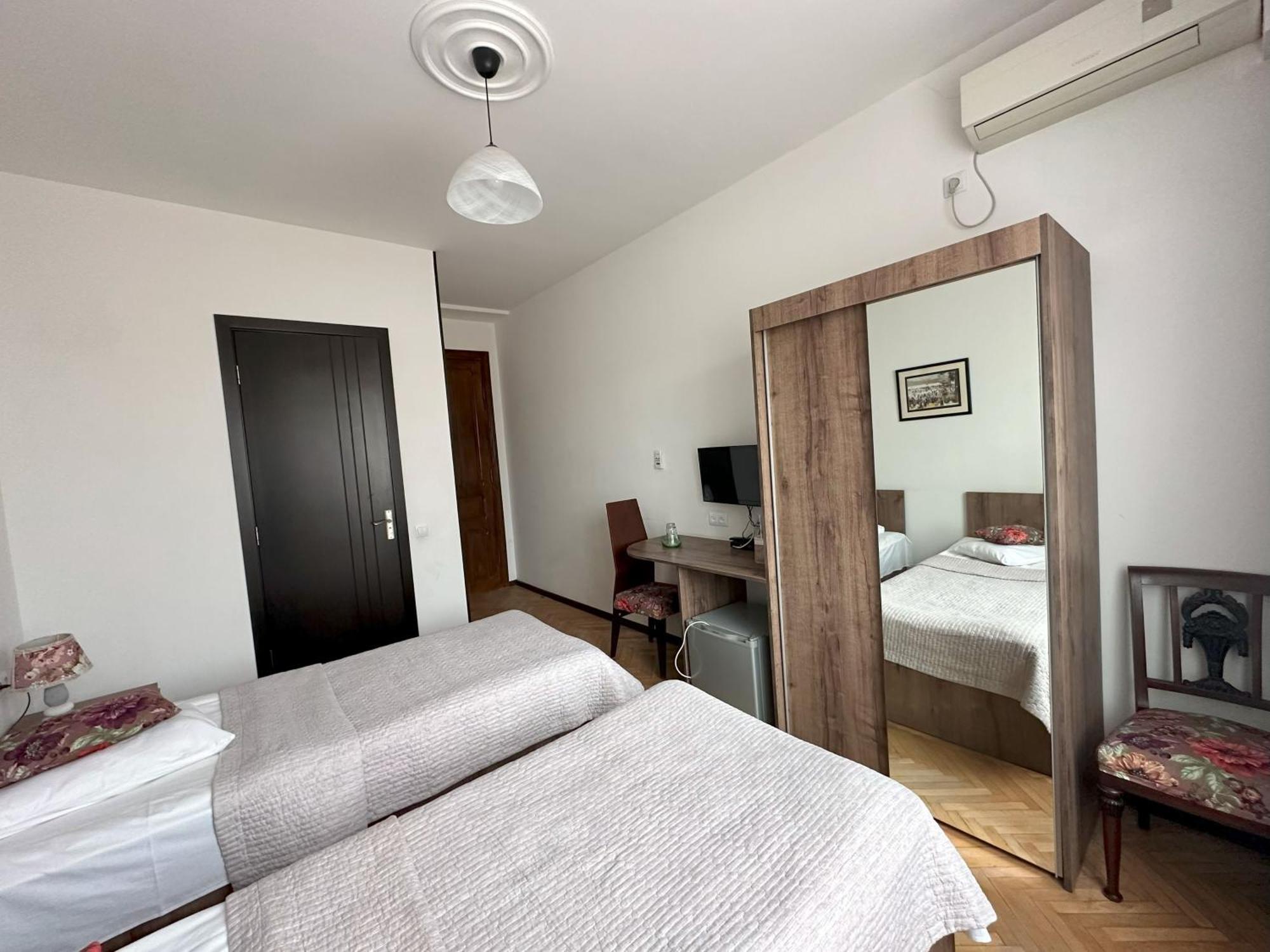 Hotel Home Tbilisi Eksteriør bilde